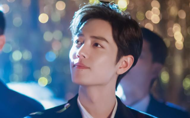 Tiêu Chiến được MC nổi tiếng ủng hộ, cổ vũ: 'Phải có một trái tim mạnh mẽ mới tồn tại được ở showbiz'