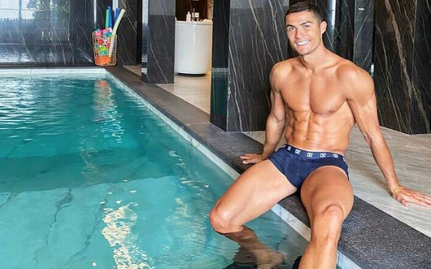 Ronaldo nói không với rượu bia ngay cả trong lễ Giáng sinh