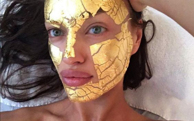 10 phương pháp làm đẹp kỳ quặc được sao Hollywood hết lòng tin tưởng