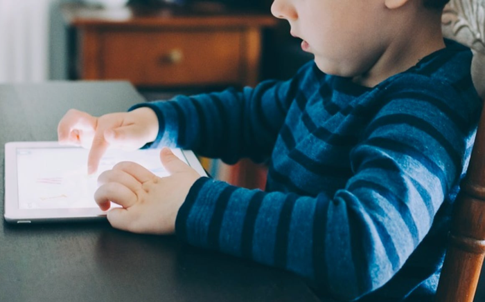 Bé trai 6 tuổi cho hơn 370 triệu đồng 'bay màu' vì mê game trên iPad