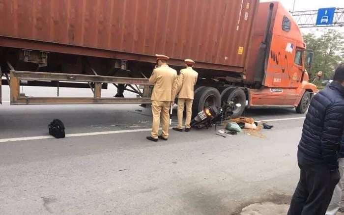 Giúp đỡ người gặp nạn, người đàn ông hơn 70 tuổi bị xe container tông trúng tử vong