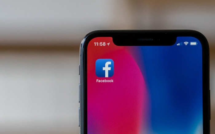 Facebook thuê trọn mặt báo lớn để 'đá xéo' Apple