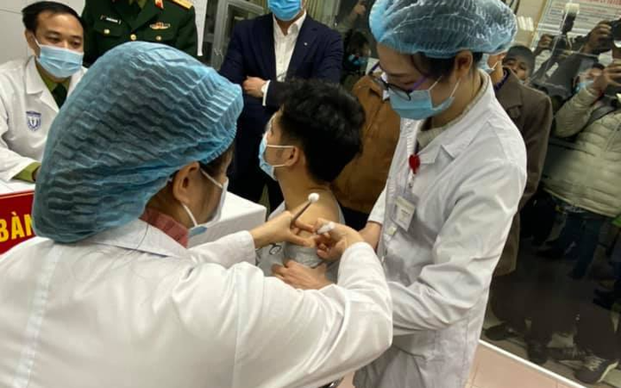 Người đầu tiên tiêm thử nghiệm vắc xin COVID-19 'made in Việt Nam'