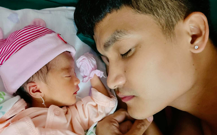 Mạc Văn Khoa đăng tải khoảnh khắc bình yên bên con gái, đọc qua chia sẻ cấp ngay chứng nhận 'nghiện con'