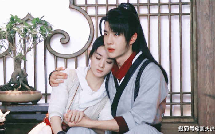 Vì sao Hữu Phỉ rất hot nhưng vẫn phân thành hai thái cực khen chê rõ rệt