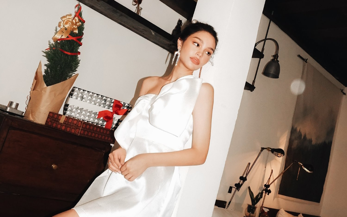 'Bản sao nhí của Hồ Ngọc Hà' khoe vẻ đẹp ngọt ngào, thần thái cuốn hút mừng Giáng Sinh