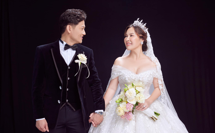 Quý Bình lên tiếng khi vợ đại gia bị cư dân mạng chê xấu và già