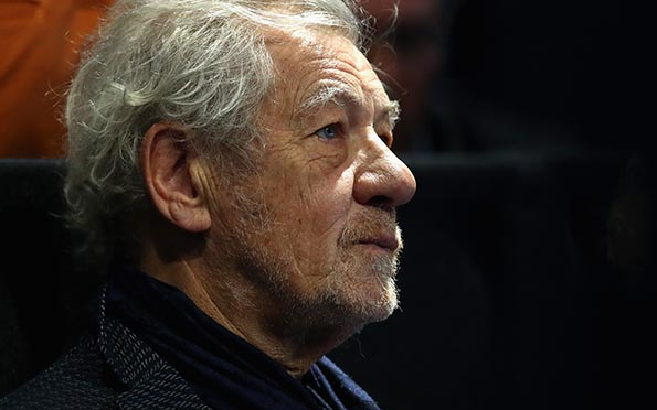 'Thật phấn khởi': Cảm xúc của nam diễn viên Ian McKellen khi nhận được liều vắc xin ngừa COVID-19