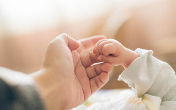 Bé gái 12 tuổi mang thai trong lúc phong toả vì COVID-19 nhưng không ai biết