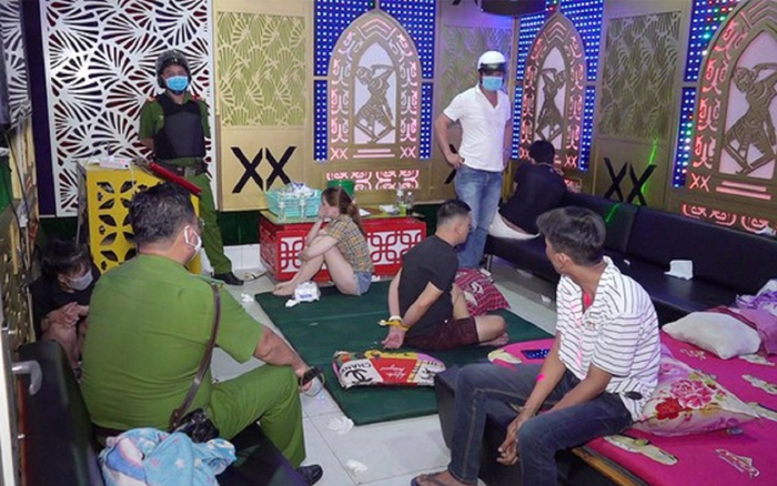 Phát hiện 19 nam nữ thanh niên dương tính với ma túy trong quán karaoke