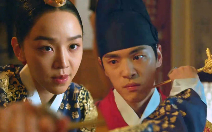 'Mr. Queen' tập 3: Lật bài ngửa, Shin Hye Sun thẳng tay giết chồng trả thù