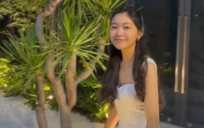 Con gái MC Quyền Linh khoe vóc dáng người mẫu cùng gương mặt 'hoa hậu'