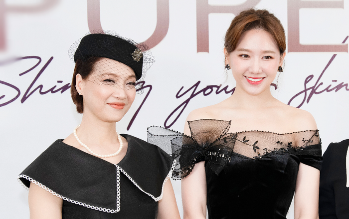 Hari Won khoe body nuột nà, NSND Lê Khanh hết lời khen ngợi: 'Đẹp rạng ngời mà không chói lóa'