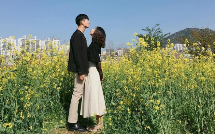 Nam sinh năm 2 quen chị gái văn phòng và câu chuyện đầy tranh cãi: Ai lớn tuổi và đi làm thì trả tiền?