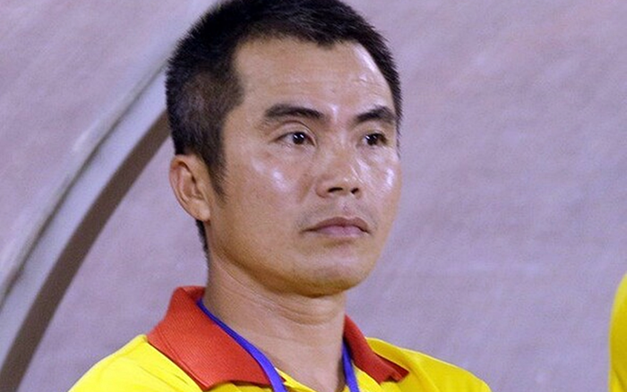 HLV Phạm Minh Đức dạy học trò đá đẹp được đề cử giải Fair-play