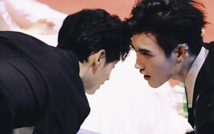 Fan ngậm đầy miệng 'cẩu lương' với loạt khoảnh khắc tình tứ của La Vân Hi - Trần Phi Vũ trong sự kiện