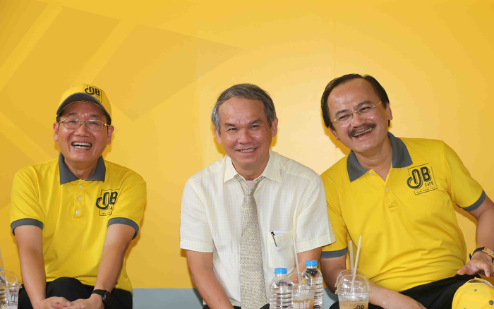 Khi các ông bầu làm thầy