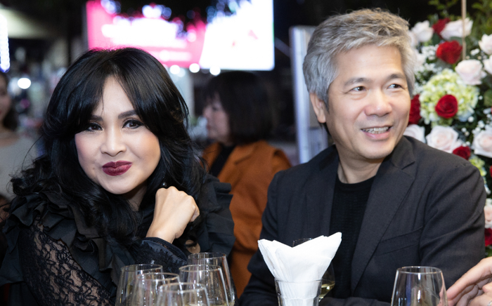 Diva Thanh Lam xinh đẹp sánh đôi cùng bạn trai bác sĩ dự sự kiện