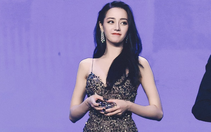 Sau tin đồn tình cảm, Địch Lệ Nhiệt Ba như thế nào?