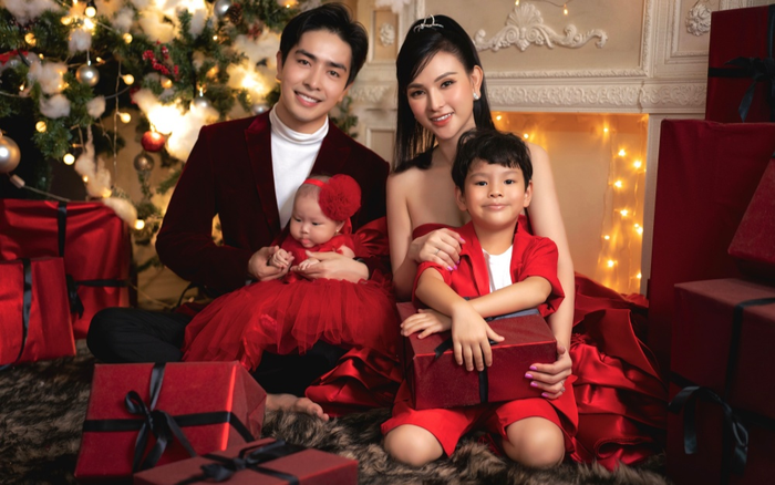 Thu Thủy hạnh phúc đón Giáng sinh bên Kin Nguyễn, nhan sắc 2 nhóc tì gây chú ý