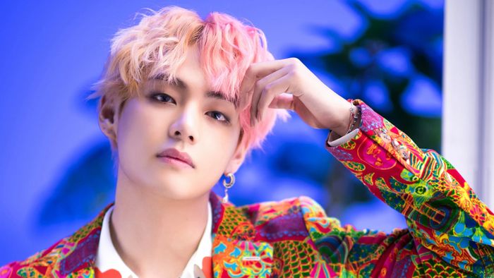 Nhìn lại quá trình trưởng thành của ông hoàng visual V (BTS)