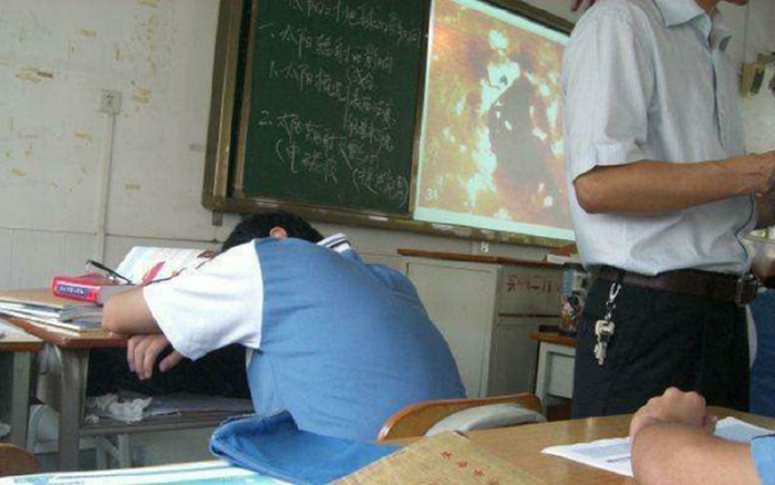 Con trai bị cô giáo mỉa mai là 'dứa trẻ dốt nhất lớp' và màn đối đáp cực 'chất' của bà mẹ