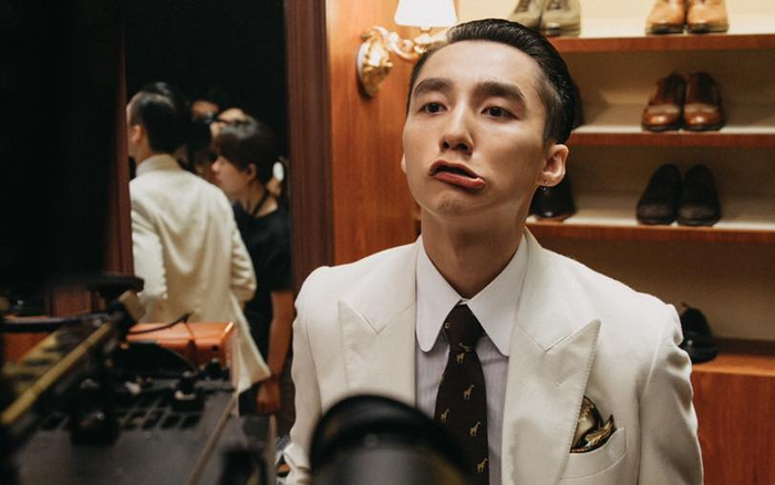 Sơn Tùng tự đăng ảnh 'dìm', môi lệch cả sang một bên và phản ứng bất ngờ từ fan