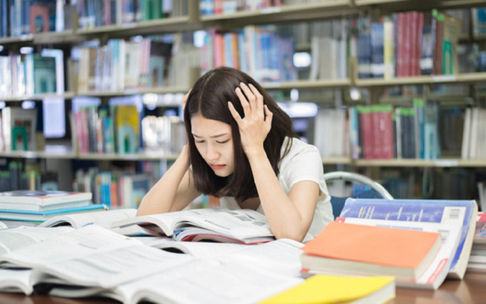 Bài toán 'mượn tiền bố mẹ đi mua áo' gây 'lú' cực gắt khiến dân mạng bàn luận rôm rả