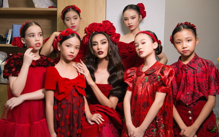 Lên ngôi cùng nail sắc đỏ mùa lễ hội với Pang Mỹ Nguyên trong BST Rose của NTK Tuấn Trần