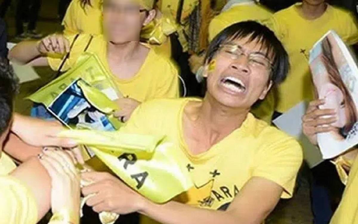 Nam sinh khóc thét khi được gặp thần tượng từng bị chế ảnh khắp MXH bây giờ ra sao?