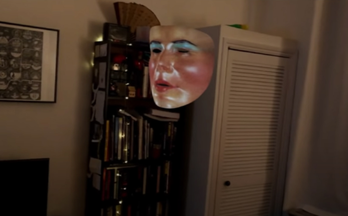 'Phòng chat quỷ ám': Cầu cơ online, rợn người với mặt người lơ lửng được chèn filter