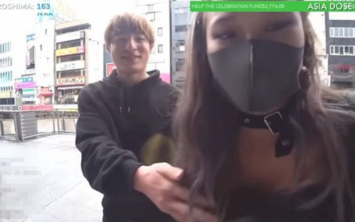 Hotgirl kiêm MC truyền hình nổi tiếng bị sàm sỡ khi đang dẫn chương trình trực tiếp trên đường phố