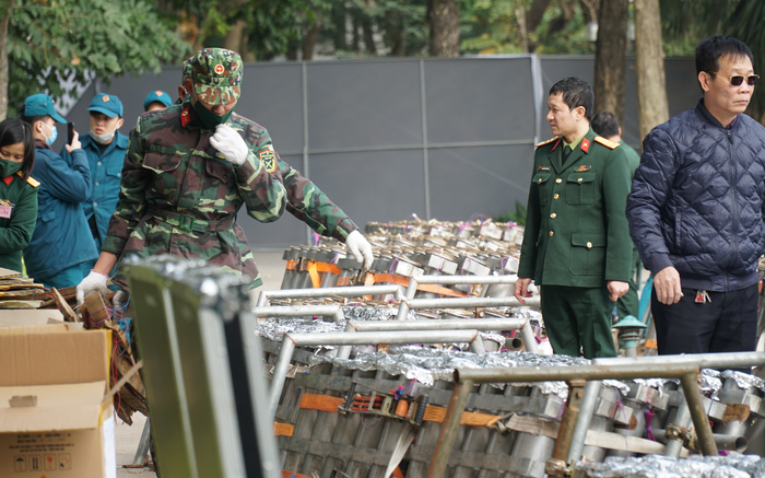 Chùm ảnh: Cận cảnh trận địa pháo hoa chuẩn bị khai hỏa đón năm mới 2021