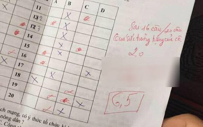 Chấm nhầm đề khiến học trò bị 'ăn' điểm 2, cô giáo vội sửa lại điểm rồi 'chữa cháy' bằng lời nhắn này