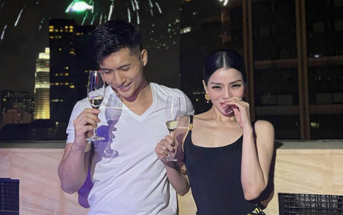 Lệ Quyên tự tung ảnh bên tình trẻ ngày đầu năm mới, khẳng định đang chính thức hẹn hò?