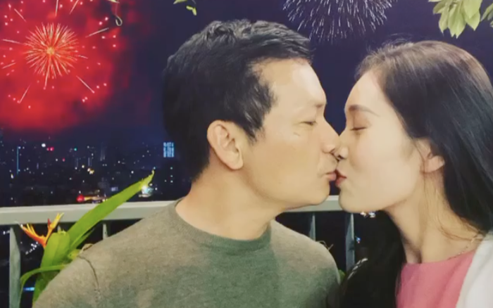 Shark Hưng và bà xã Á hậu khoe ảnh tình tứ đón chào năm mới