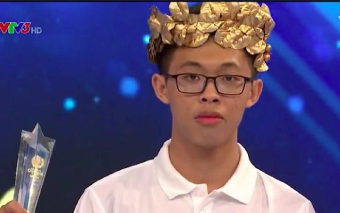Nam sinh 'mở bát' Olympia 2021 bằng màn đọc rap số Pi bằng 3 thứ tiếng, xuất sắc giành vòng nguyệt quế