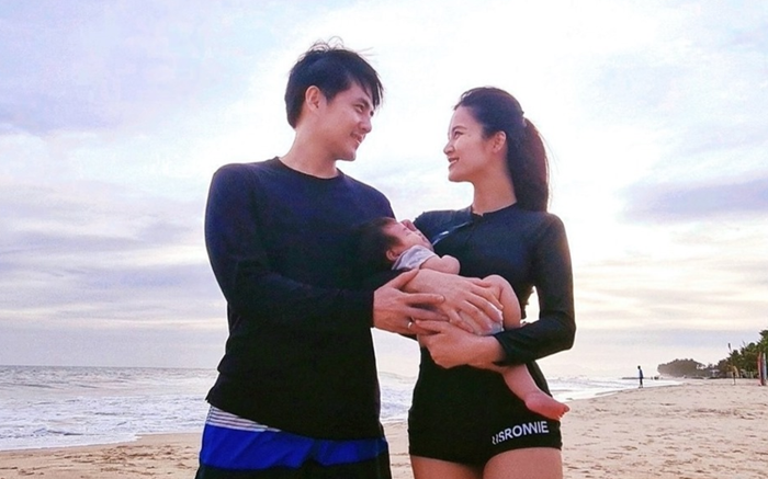 Đông Nhi - Ông Cao Thắng lần đầu đưa Winnie đi biển, 'mẹ bỉm sữa' khoe dáng chuẩn 'phát hờn'