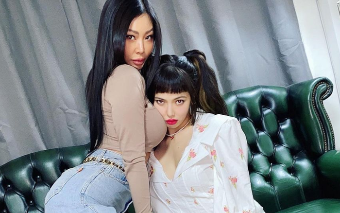 HyunA vùi mặt vào ngực khủng của Jessi: Phản cảm đến phẫn nộ!