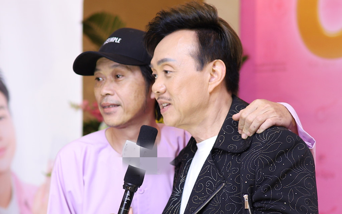 Xúc động hình ảnh bàn thờ cố danh hài Chí Tài trong nhà thờ tổ của NSƯT Hoài Linh