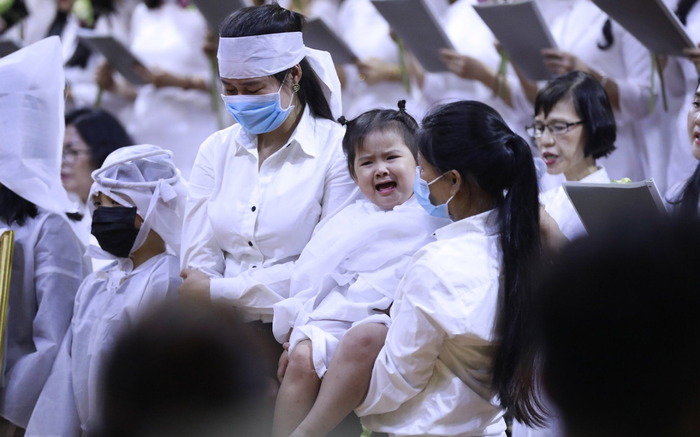 Con gái út của Vân Quang Long khiến nhiều người xót xa khi nói: 'Ba lên trời câu cá'