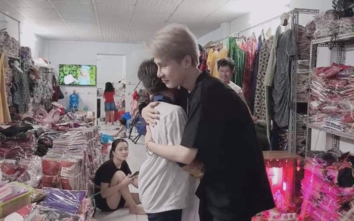 Jack tìm đến tận nhà fan nhí để tặng quà: Đóm may mắn nhất là đây chứ đâu?