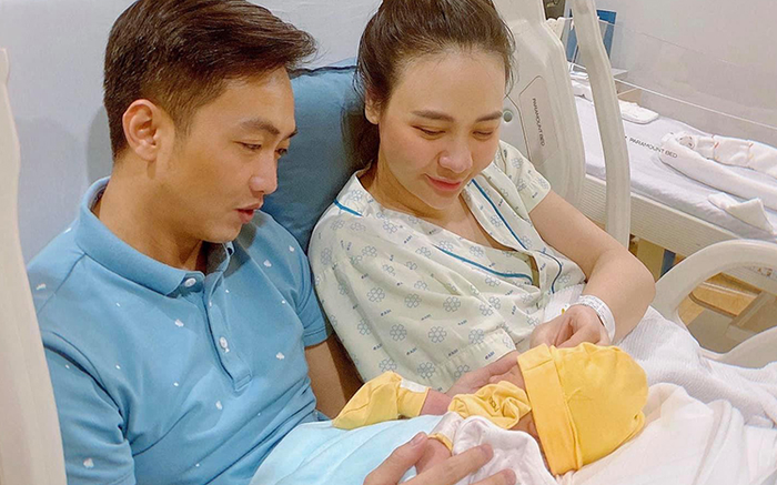 Đàm Thu Trang hạnh phúc chia sẻ khoảnh khắc Cường đô la chơi cùng con