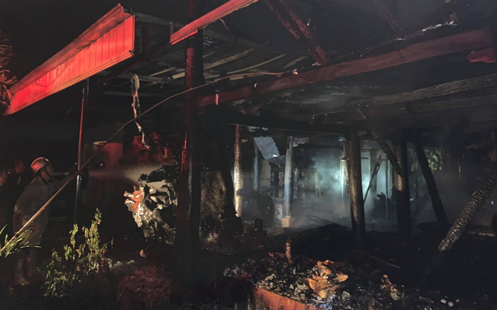 Hỏa hoạn tại ngôi nhà sàn rộng hơn 300 m2 ở Hà Nội