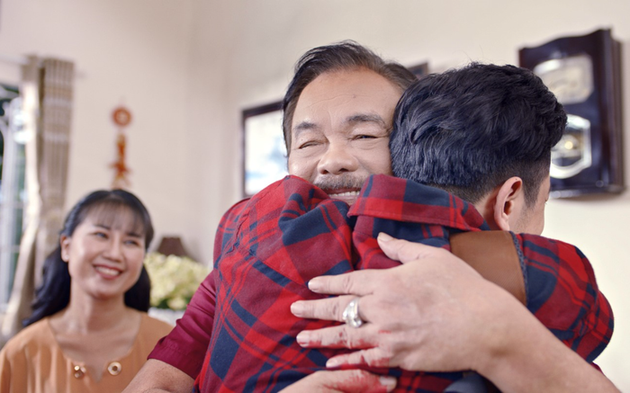 Trà Dr Thanh gây 'xốn xang' người xem với MV Món quà tặng cha ngày Tết