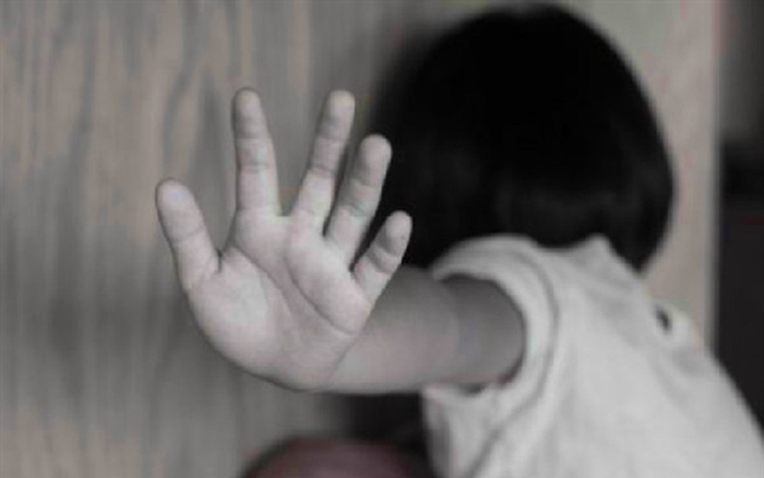 Bắt khẩn cấp nhân viên nhà sách tư nhân xâm hại bé gái 10 tuổi