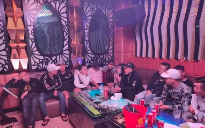 38 dân chơi 'phê' ma túy trong quán karaoke lúc rạng sáng