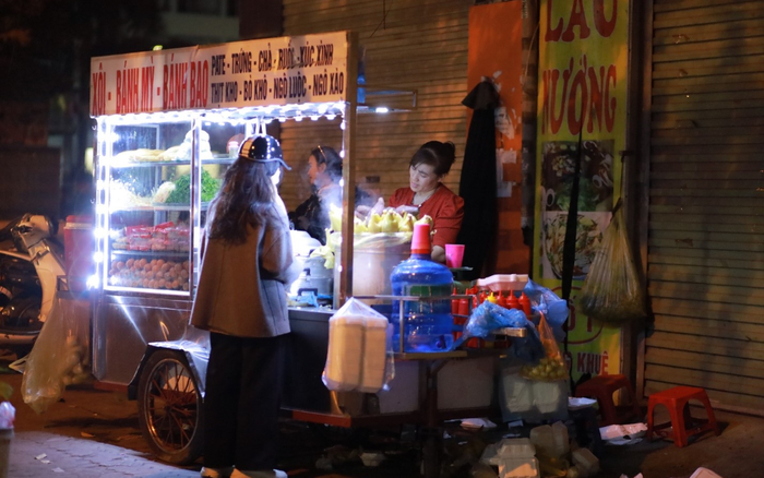 Chùm ảnh: Những con người không ngủ đón đông cùng Hà Nội