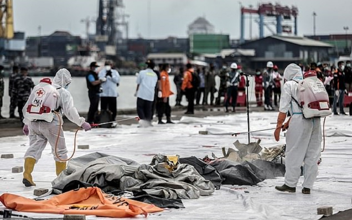 Vụ rơi máy bay Indonesia: Hé lộ thông tin mới nhất và những tin nhắn cuối cùng đầy xót xa của hành khách