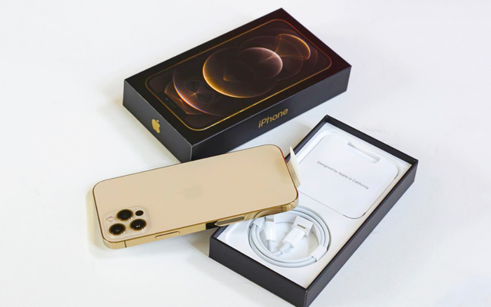 Hé lộ số tiền Apple tiết kiệm được khi bỏ củ sạc, tai nghe khỏi hộp đựng